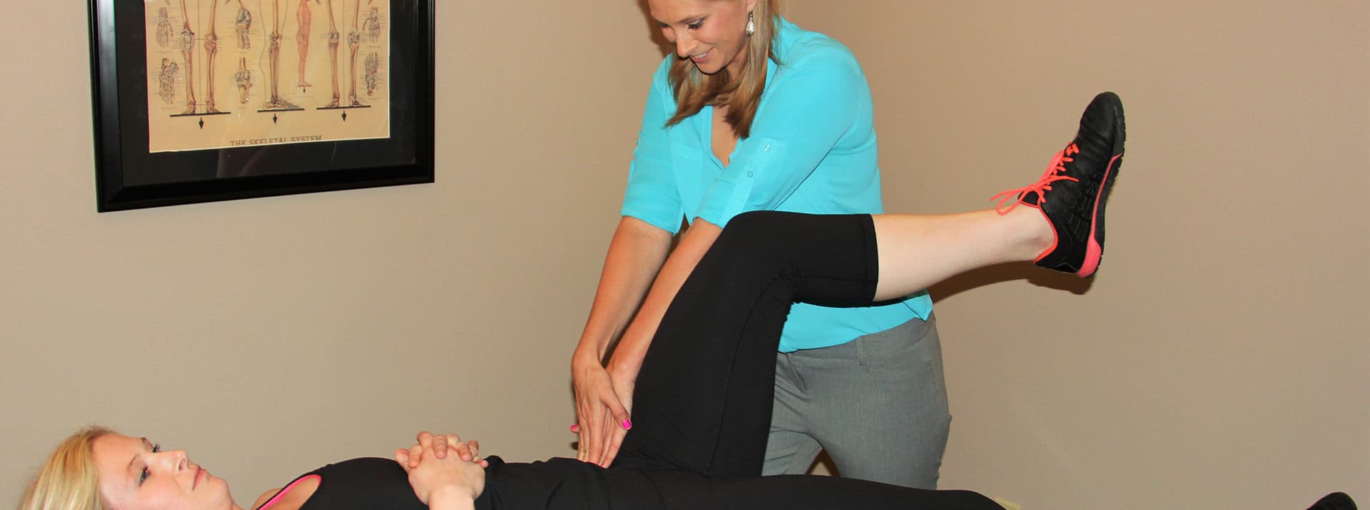 Dr. Lindsay treating an athlete at Virtuosity in Keller, TX